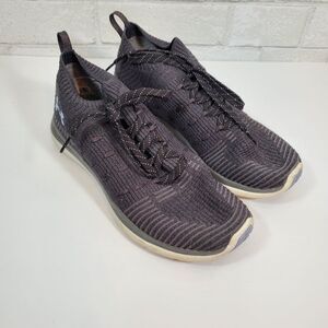 Under Armour comfy gray athletic shoes
